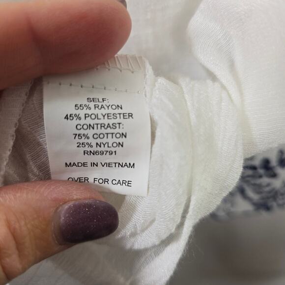 Fig and Flower White Blue Lace Semisheer Blouse Size PM - Picture 4 of 8